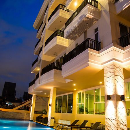 Patio Luxury Suites Bangkok Exterior photo