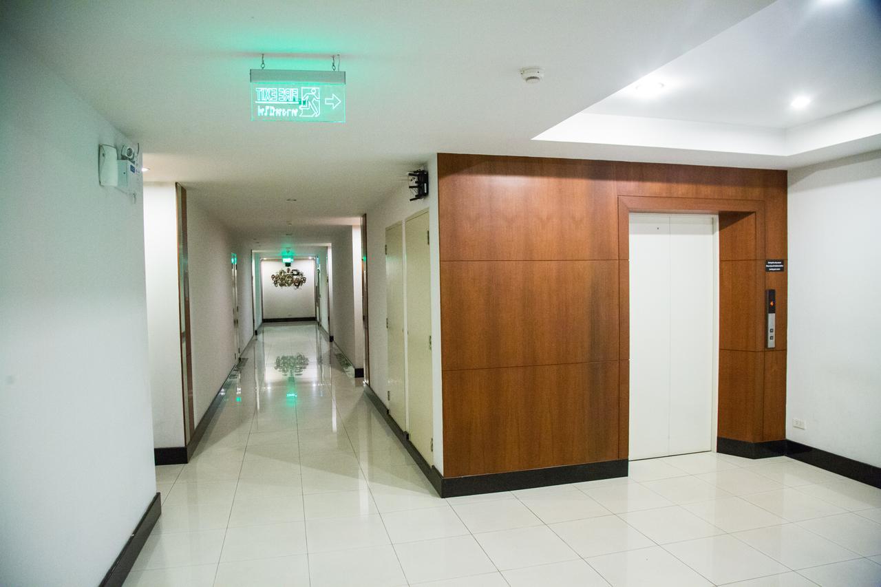 Patio Luxury Suites Bangkok Exterior photo