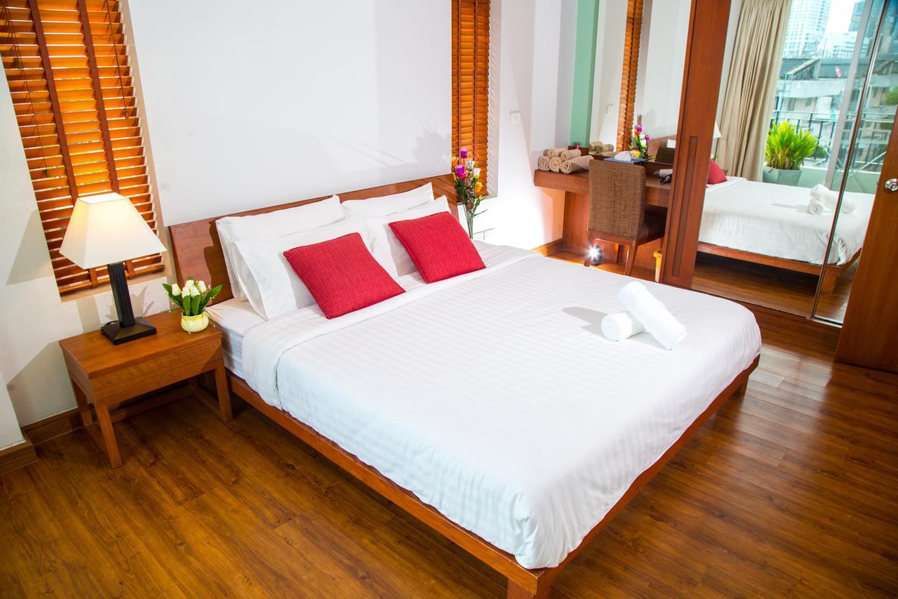 Patio Luxury Suites Bangkok Exterior photo