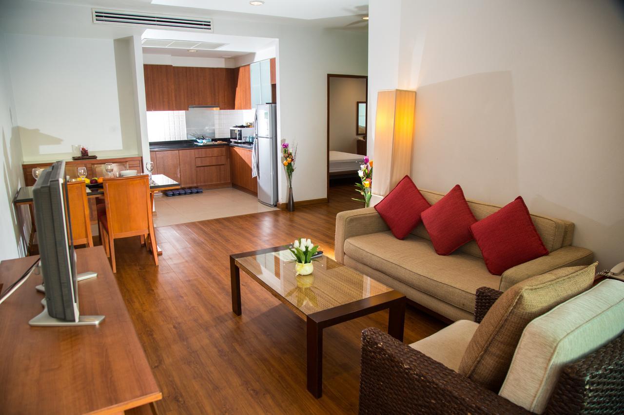 Patio Luxury Suites Bangkok Exterior photo