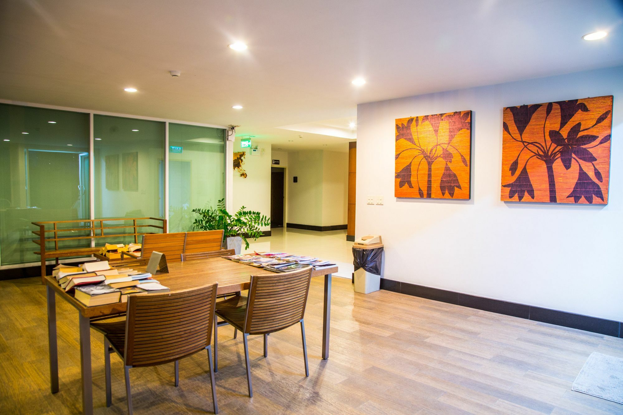 Patio Luxury Suites Bangkok Exterior photo