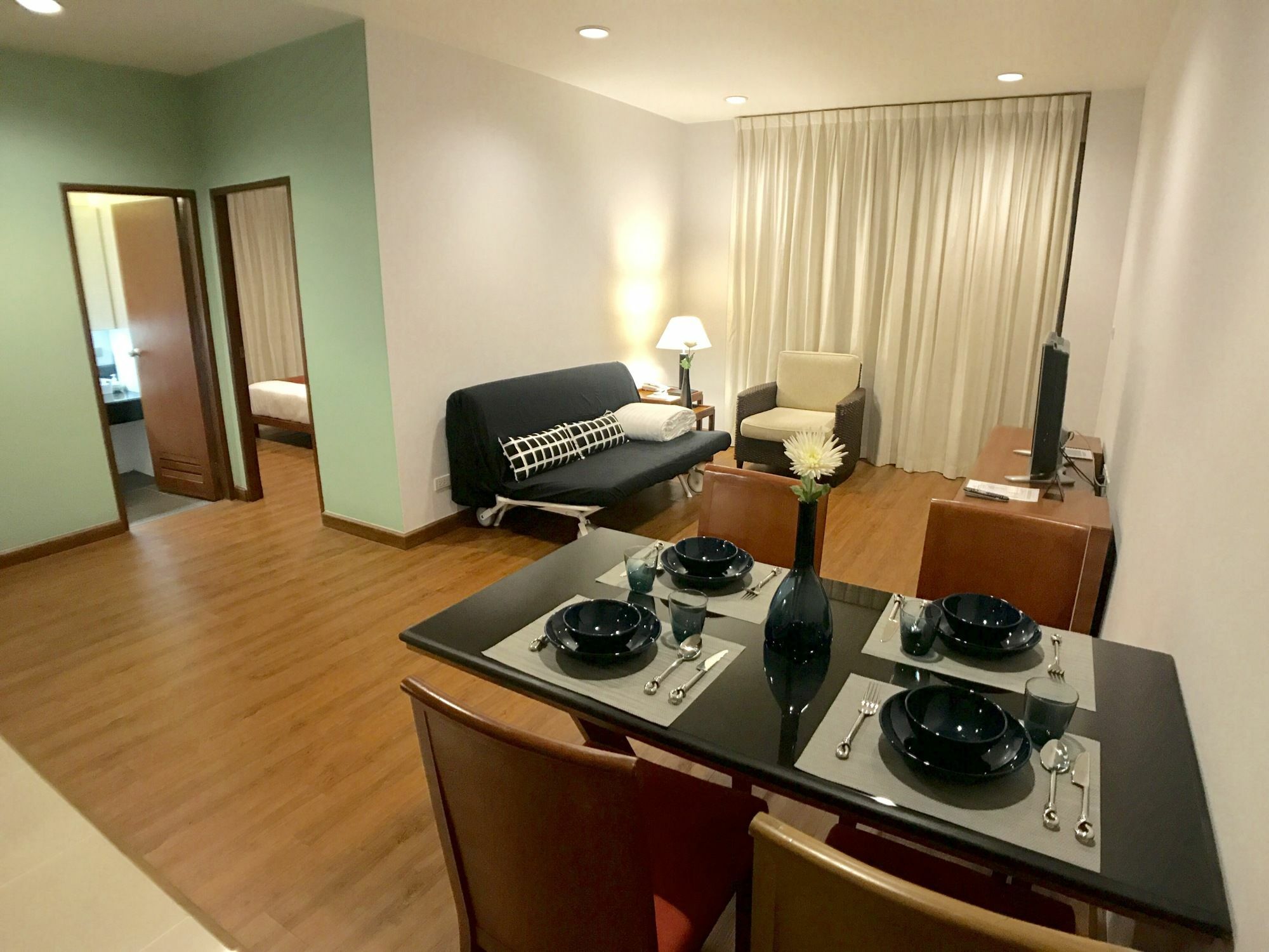 Patio Luxury Suites Bangkok Exterior photo