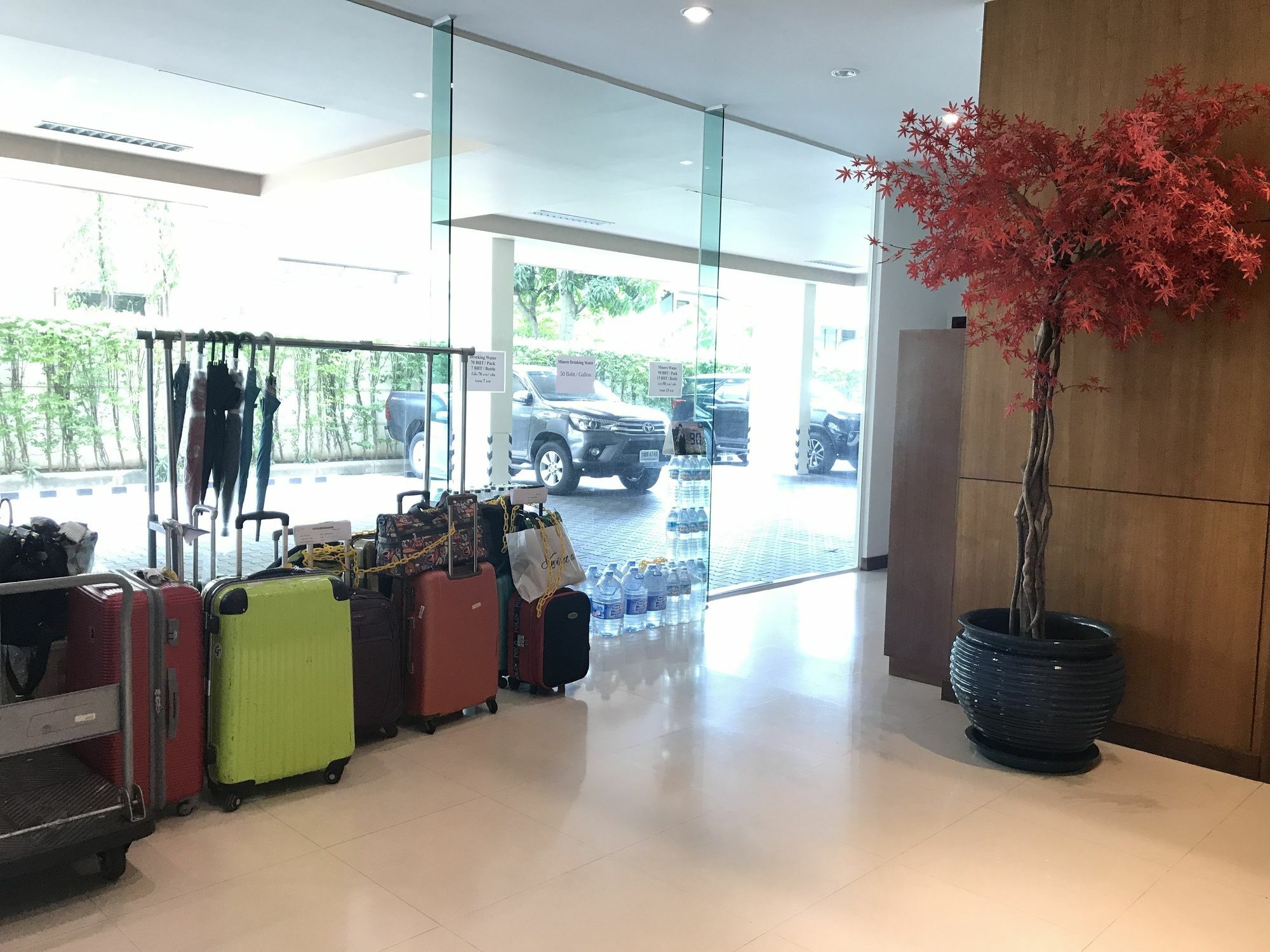 Patio Luxury Suites Bangkok Exterior photo